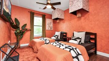 3 室のベッドルーム、デスク、アイロン / アイロン台、WiFi