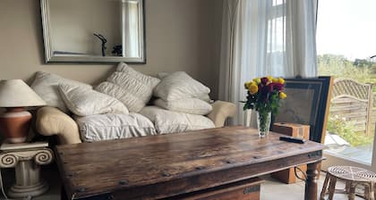 Gorgeous 2bed home aside the River Stour in an area of AONB in historic Sudbury