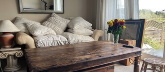Gorgeous 2bed home aside the River Stour in an area of AONB in historic Sudbury