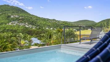 2 bedrooms, free cribs/infant beds