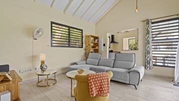 2 bedrooms, free cribs/infant beds