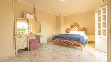 5 chambres, fer et planche Ă repasser, Wi-Fi, draps fournis