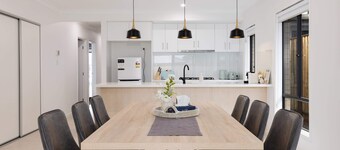 Brand new 4BR Family-friendly house, WIFI, Garage