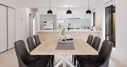 Brand new 4BR Family-friendly house, WIFI, Garage