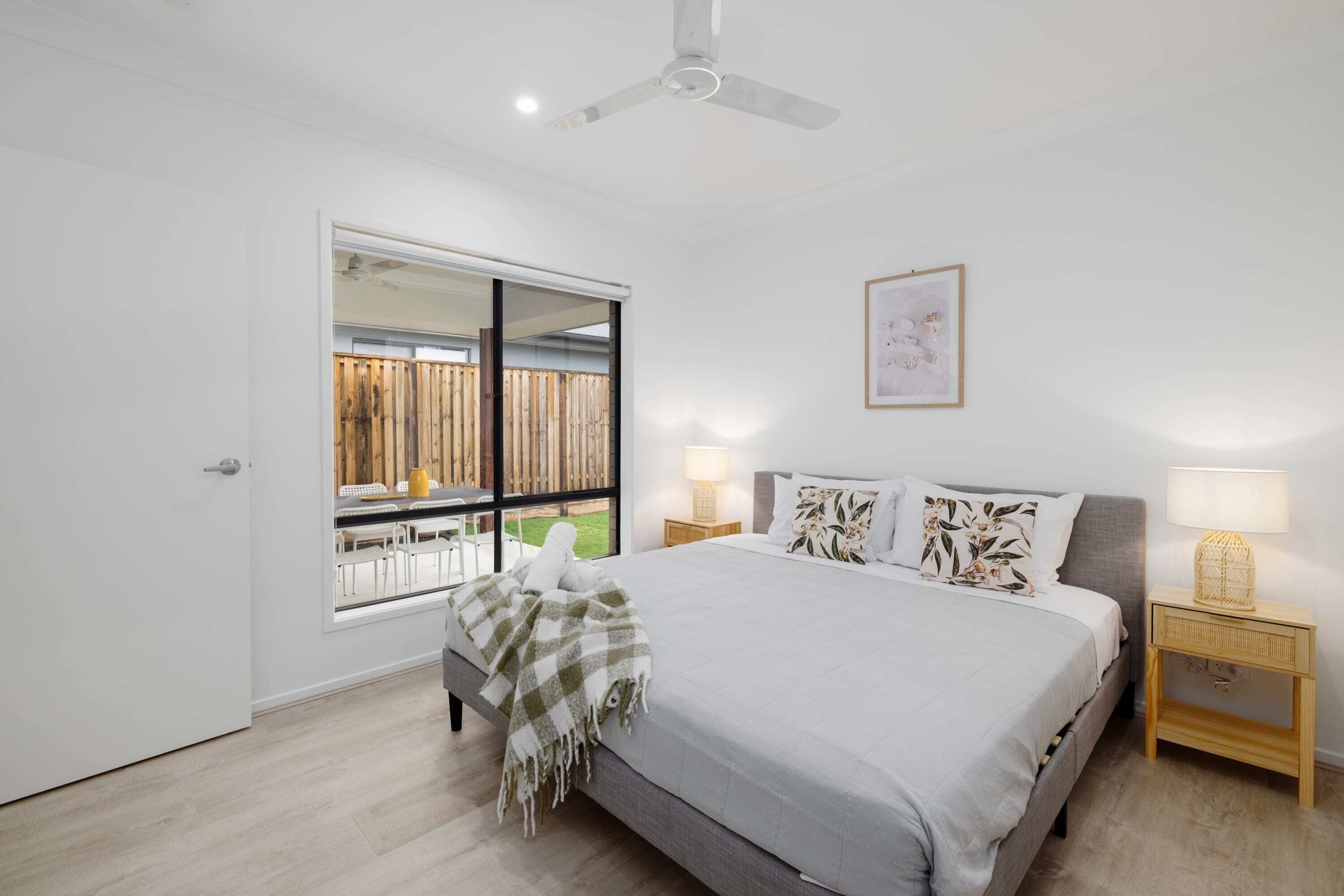 4 habitaciones, tabla de planchar con plancha, wifi y ropa de cama 