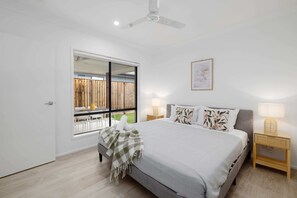 4 室のベッドルーム、アイロン / アイロン台、WiFi、ベッドシーツ