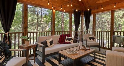 Lazy Bear Lodge II, Pet friendly 2 bedroom lodge near Silver Dollar City