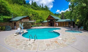 Pool - Big Bear Retreat- game Room, Hot Tub Sleeps 3o, Theater Room, WIFI!!! (Pigeon Forge)