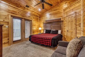 5 bedrooms, bed sheets - Gatlinburg Heights, Hot Tub, Game Room, Theater Room, FREE Attraction tickets (Gatlinburg)