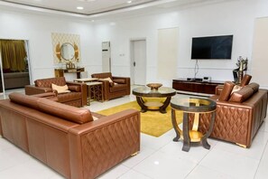 Luxury Room | Desk, laptop workspace, soundproofing, free WiFi - Marathon Hotel and Suites (Lekki)
