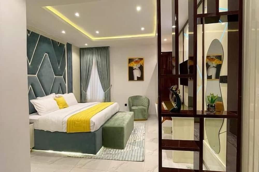 Marathon Hotel and Suites