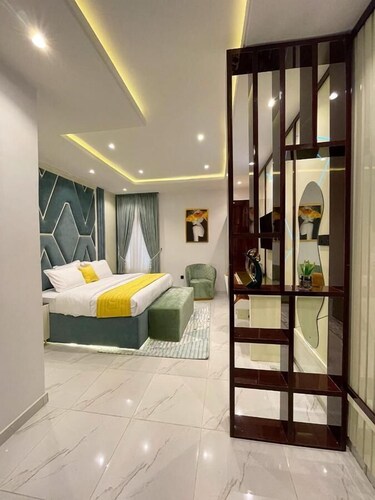 Marathon Hotel and Suites 