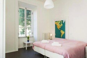 4 bedrooms, in-room safe, desk, iron/ironing board