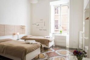 4 habitaciones, caja de seguridad en la habitación y escritorio 