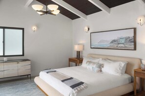 4 Schlafzimmer, Schreibtisch, Bügeleisen/Bügelbrett, WLAN