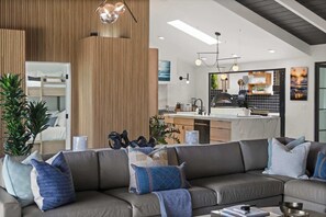 Fernseher, Kamin, Stereoanlage, Arbeitsbereiche