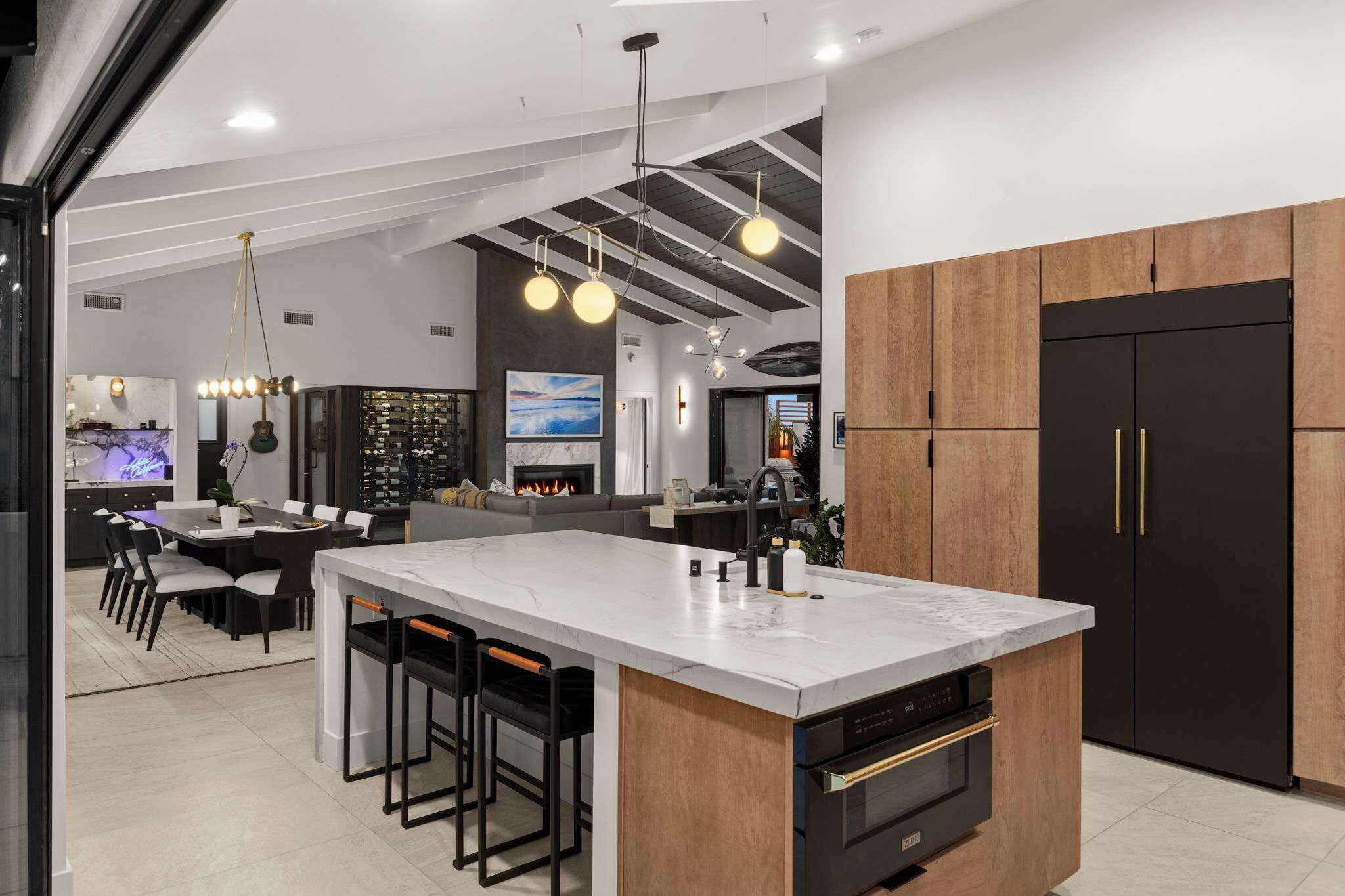 المنشأة من الداخل