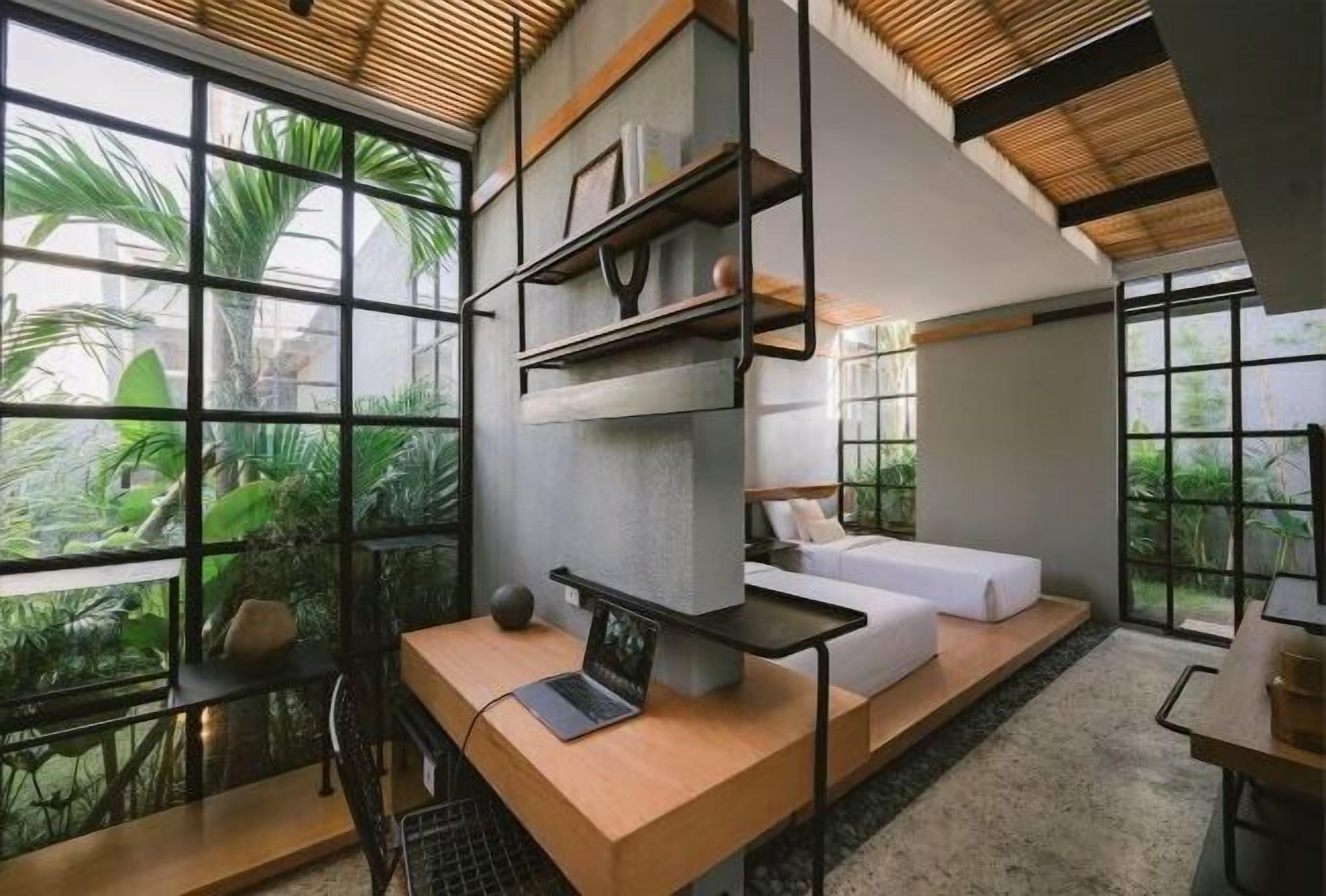 Desk, laptop workspace, free WiFi