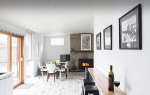 Dining - Cosy Beach cabin (Sandy Point)