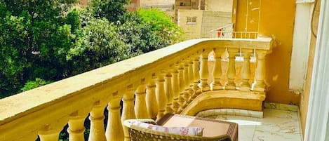 Royal Room, Patio, Mountain View | Egyptian cotton sheets, premium bedding, down duvets, memory-foam beds