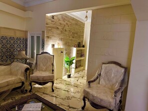 Basic Double or Twin Room | Cadar kapas Mesir, peralatan tempat tidur premium, gebar bulu kapas 