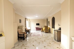 Royal Room, Patio, Mountain View | Egyptian cotton sheets, premium bedding, down duvets, memory-foam beds