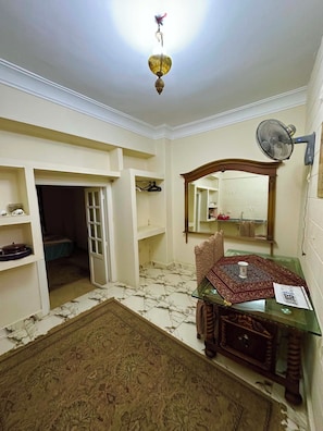 Basic Double or Twin Room | Egyptian cotton sheets, premium bedding, down comforters - Queen of Pyramids Hotel (Giza)