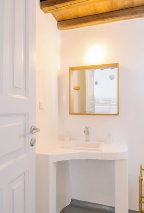 Towels, toilet paper - Enchanted Escape (Mykonos)