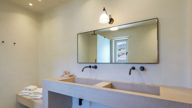 Villa | Bathroom | Free toiletries, hair dryer, towels, toilet paper - Celestial Skyline (Mykonos)