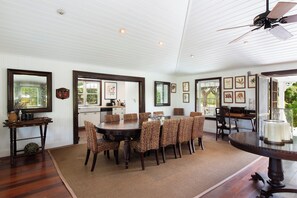 Dining - Pura Vida Paradise Luxury Tropical Villa (Double Bay)