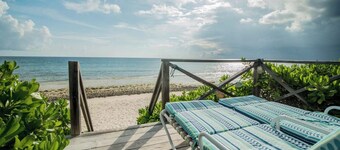 Flipper'S Haven: Tropical Retreat