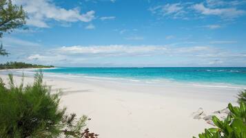 Am Strand, weißer Sandstrand