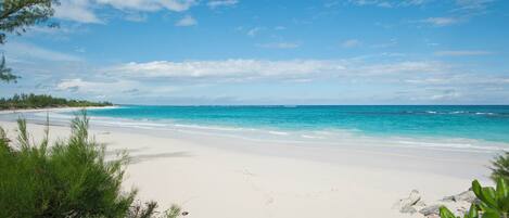 Am Strand, weißer Sandstrand