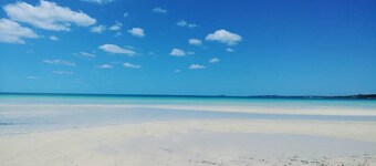 Island Oasis: Luxury Villa With Private Pool And Beach Access