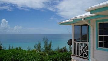 Vista frontal de la propiedad