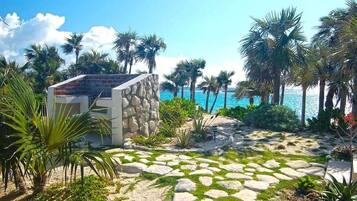 Children’s play area – outdoor