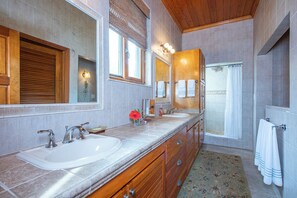 Villa | Salle de bain | Serviettes fournies