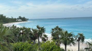 บนชายหาด