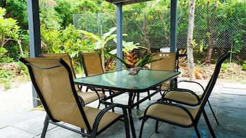 Tempat makan luar
