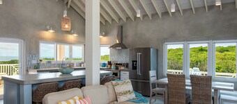 Paradise Cove: Oceanfront Haven With Infinity Pool