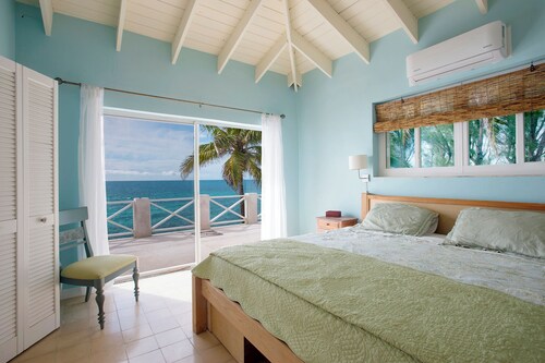 Island Paradise: Secluded Beachfront Retreat With Pool