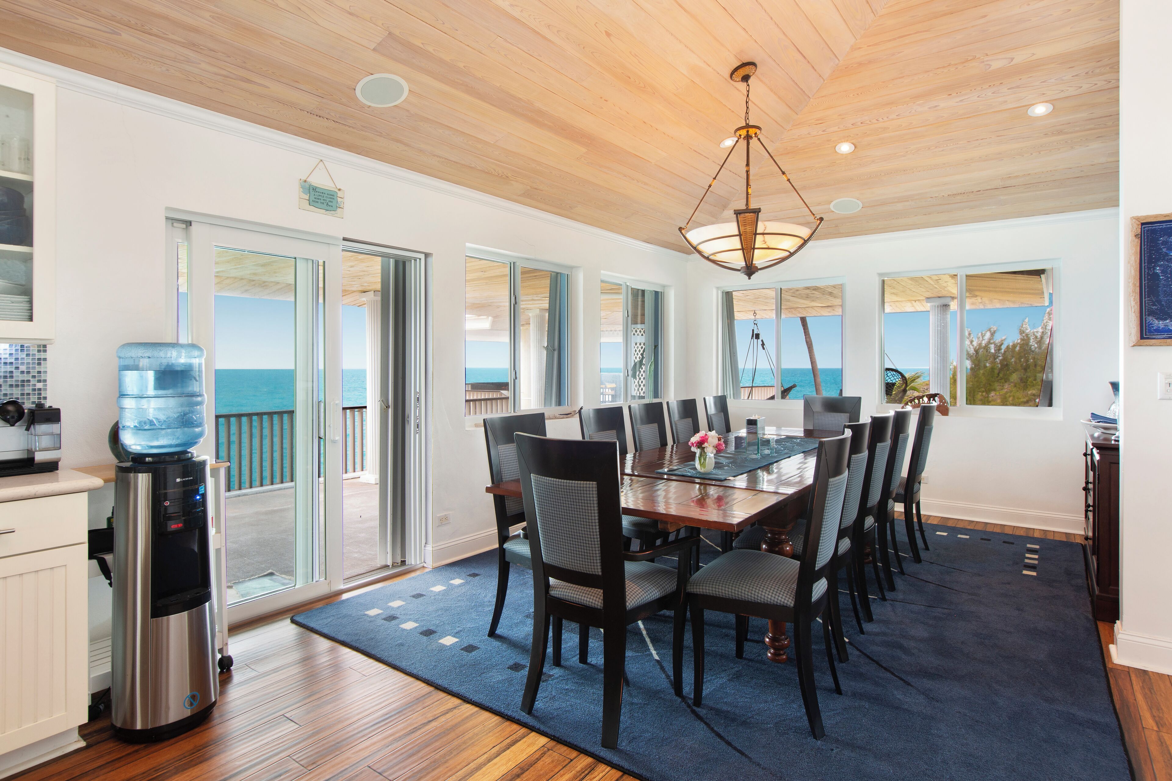 Vila | Makan di kamar