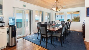 Villa | In-room dining - Banks Road Beauty: Luxury Home With Pool (Rainbow Bay)