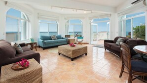 Interior - Banks Road Beauty: Luxury Home With Pool (Rainbow Bay)