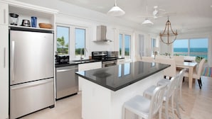 Villa | Eget kjøkken | Spisebord