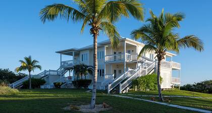 Island Hideout: Quaint Cottage, Moments From The Beach