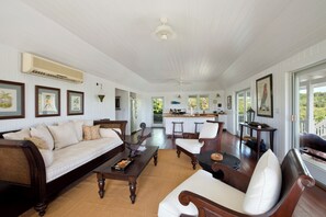 Interior - Spectacular Seaside: Boutique Resort On Beach (Governor's Harbour)