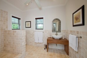 Villa | Badezimmer