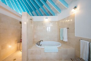 Villa | Bathroom | Shower, towels