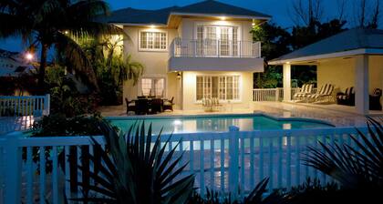 Buttonwood Bliss: Lux Condo With Amenities